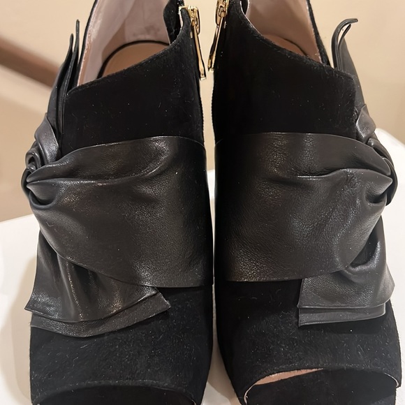 LOUISE ET CIE WOMEN’S IDOLA BLACK LEATHER & SUEDE SANKLE BOOTIE PEEP TOE SIZ 8.5 - Picture 11 of 17